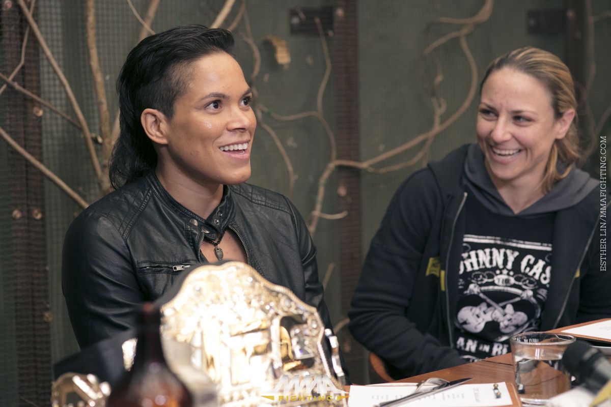 20161222_0110_Amanda_Nunes_and_Nina_Ansaroff.0.0